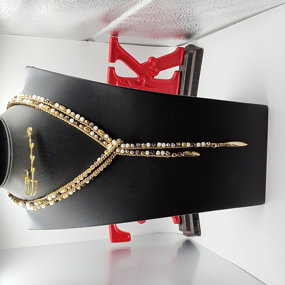 Beautiful Stella & Dot Lariat Gold Tone, Rhinestones and White Beaded Necklace